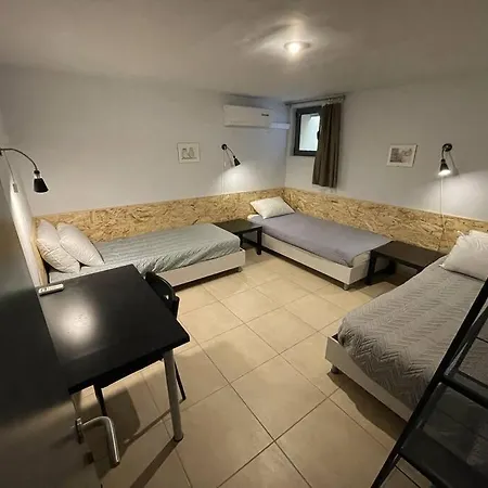 Achilles Pera Melana