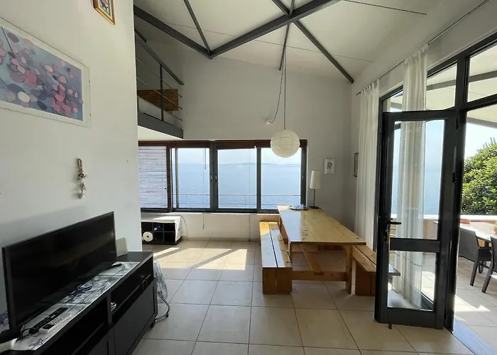 Semesterbostad Achilles Pera Melana