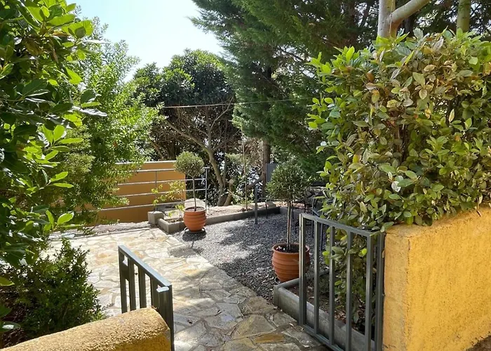 Semesterbostad Achilles Pera Melana